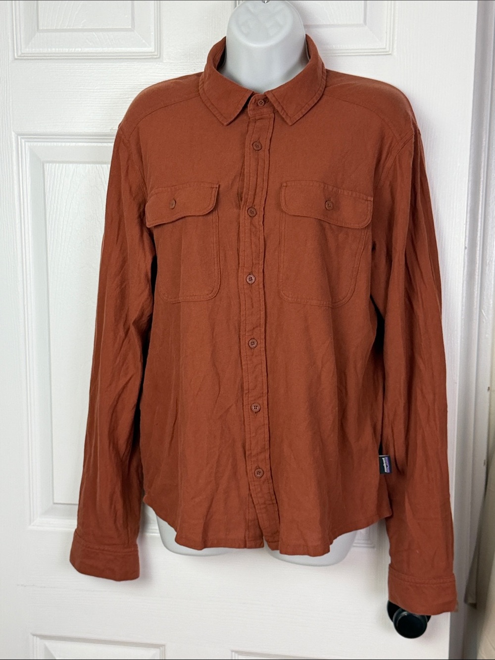 Patagonia men’s Knoven button down shirt size small
